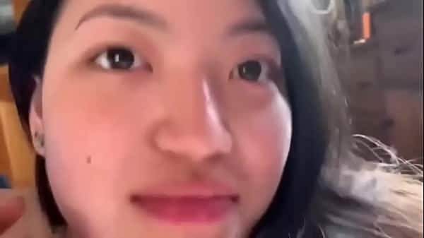 21岁嫩妹白虎学妹舔大鸡巴是最厉害的!直接爽到乱喷射！