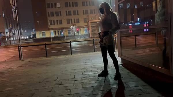 BIG DICK AND JUICY ASS EXHIBITIONIST SHEMALE FLASH CITY CROSSROAD OUTDOOR