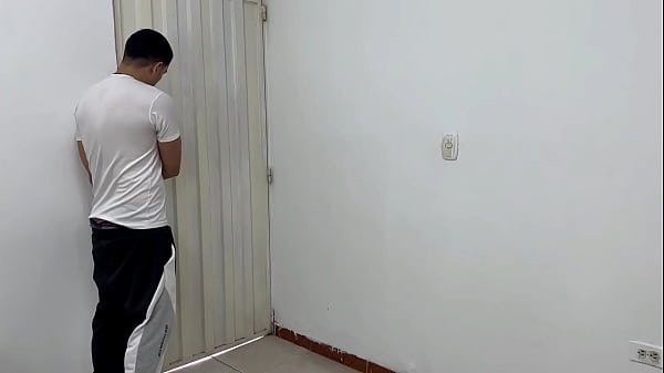 LEVANTO A LA CACHONDA DE MI HERMANASTRA PEGANDO MI POLLA EN SU BOCA Y LA GRAN PUTA LA EMPIEZA A CHUPAR CON MUCHAS GANAS LE PARTO BIEN RICO SU COÑO HASTA CORRERME EN EL – PORNO CASERO EN ESPANOL